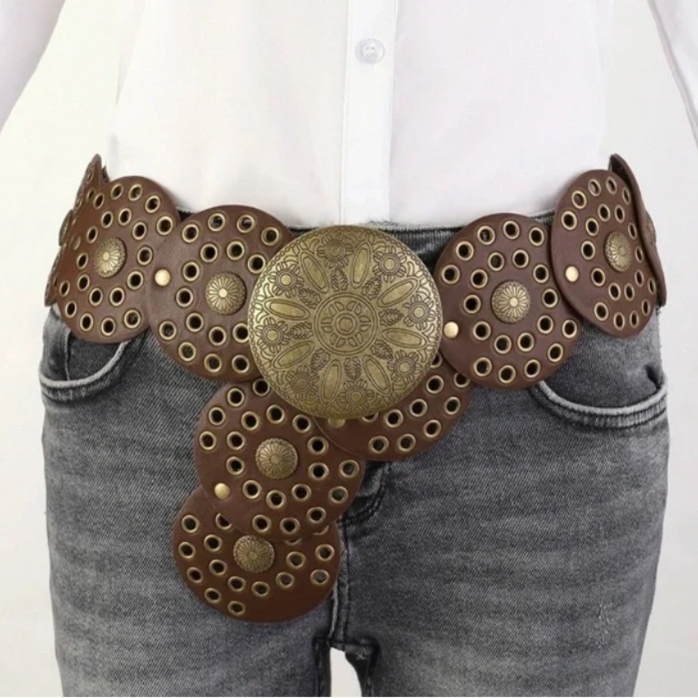 Brown and 𝓢𝓲𝓵𝓿𝓮𝓻 Decorative Belt